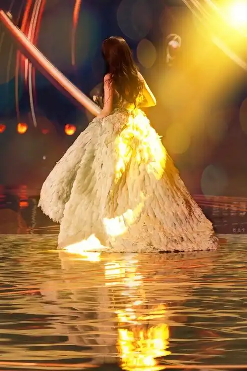 光是你的翅膀刘亦菲 96 微博之夜#刘亦菲宝格丽全球品牌代言人#02