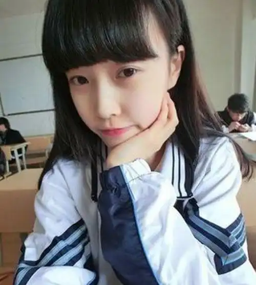 可爱的女孩照片 br/>女孩一定要是同一个人 br/>年龄是13~15岁 br/>