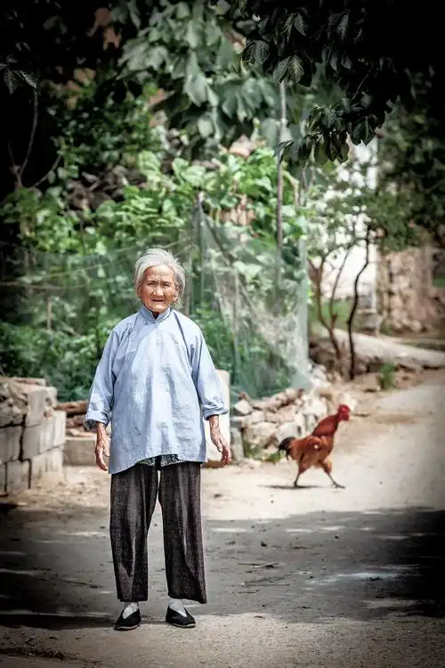 大山深处沂蒙山最后的小脚老太太她们无声诉说着女性的血泪史