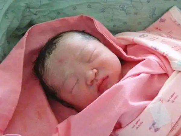 刚出生的婴儿真实图片