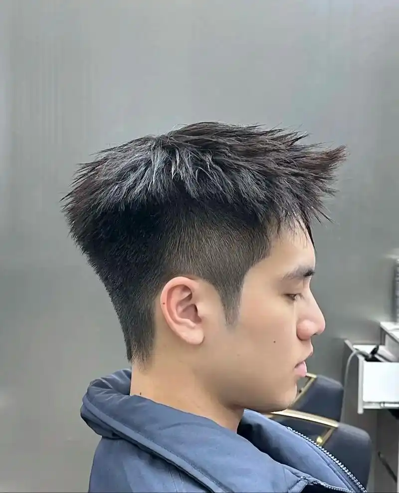 喜欢短发的男生一定要尝试这款发型打造自然蓬松效果简