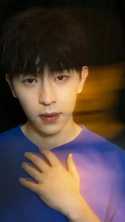 邓伦帅气养眼写真手机壁纸