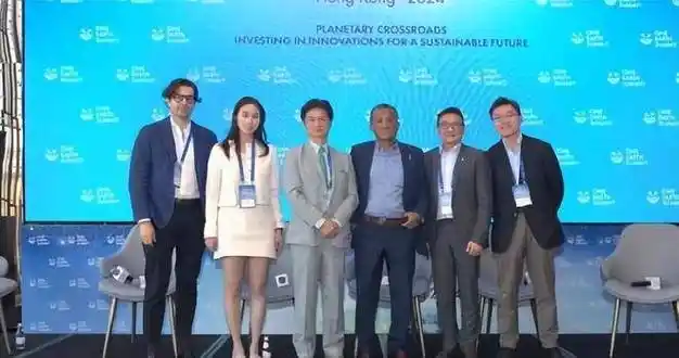 原创何超欣霍启文同框出席活动像一对豪门情侣24岁何超欣又漂亮了