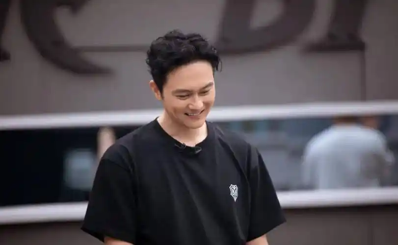 "哥哥"张智霖翻红,月入千万还在租房!那些不买房的明星怎样了