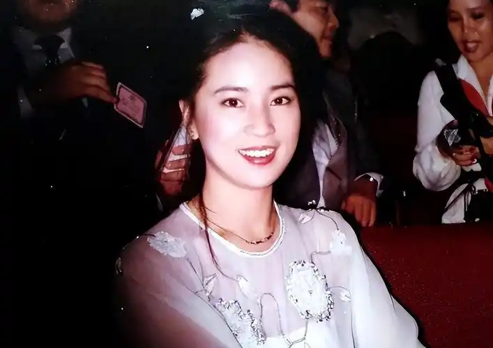 白发,眼神无光,成龙现状令人唏嘘,但还有更糟糕的事情正在发生