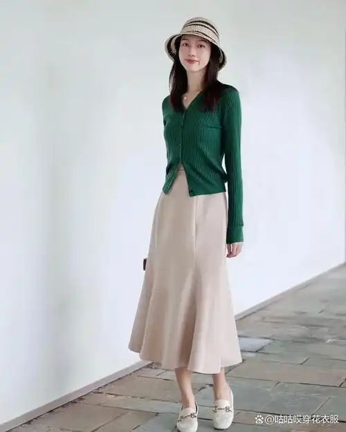 分享今秋3个时尚穿搭,优雅又高级,40岁以上的女性赶紧尝试一下