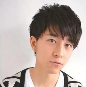 男生帅气直刘海发型