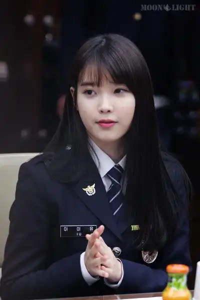 iu李知恩黑长直空气刘海制服控