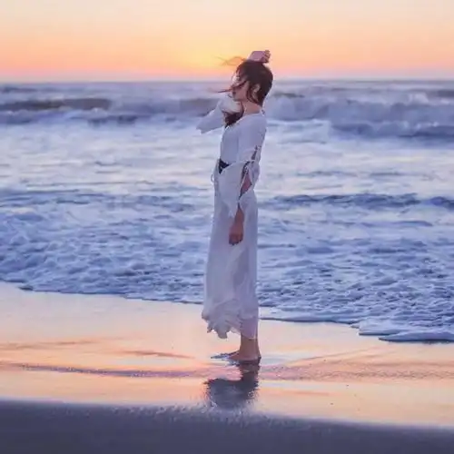 女生头像唯美女神侧身像音乐500x500分辨率