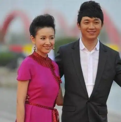 [【图】董洁现任丈夫照片被扒 揭秘二人离婚的真正原因