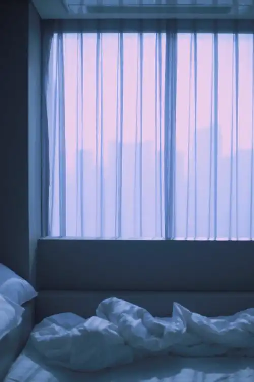 清冷的冬天 一个人睡的房间