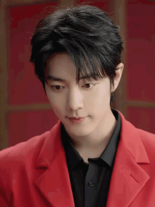 真是秀色可餐,好看无敌啊～～全世界穿红色最好看的人#肖战新年红西装