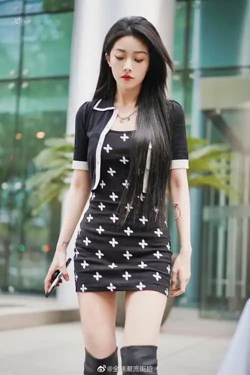 喻言|最新街拍私服更新 黑暗花园吊蒂裙搭配短款polo针织衫……_高清