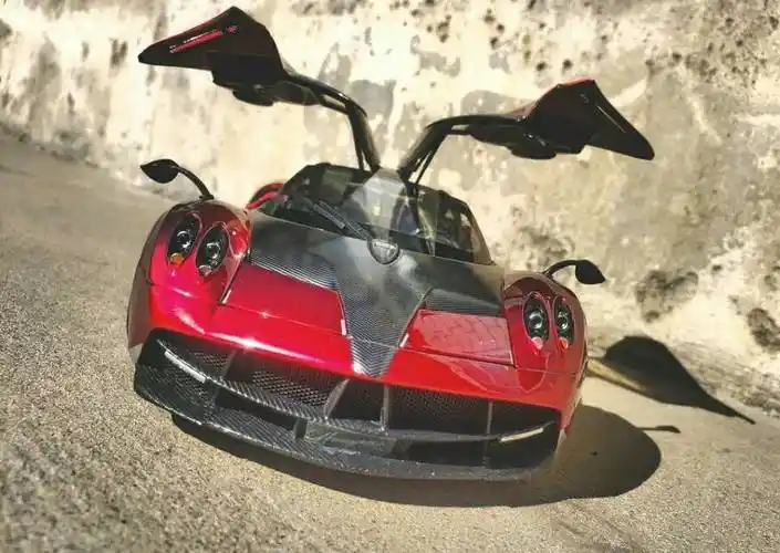 艳丽野兽-帕加尼 huayra stinger(毒刺) br /> 要说变形金刚4里最惊艳