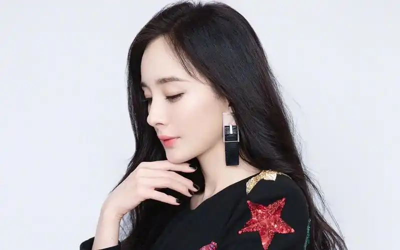 杨幂白皙水嫩写真壁纸79