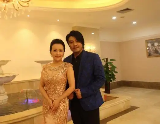 【图】歌手阿杜结婚照曝光 女友并非圈内人