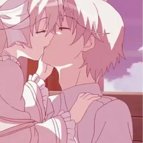 卡通亲吻情侣头像