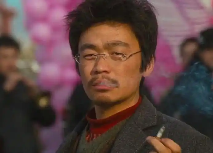 明星的抽烟镜头,五花八门的姿势,王宝强最具灵魂