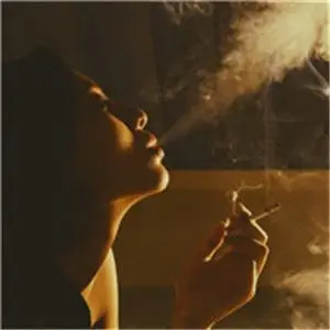 丧气颓废女生头像抽烟的喝酒的十分伤感的女生