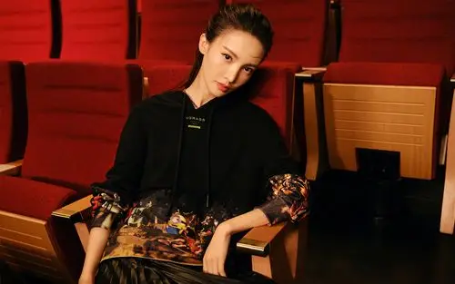 金晨优雅剧院大片高清桌面壁纸