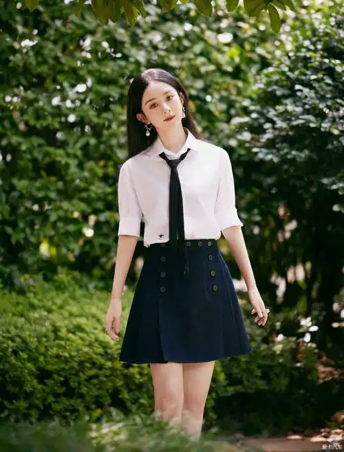 赵丽颖穿白衬衫搭黑色短裙清新甜美-爱卡汽车网论坛