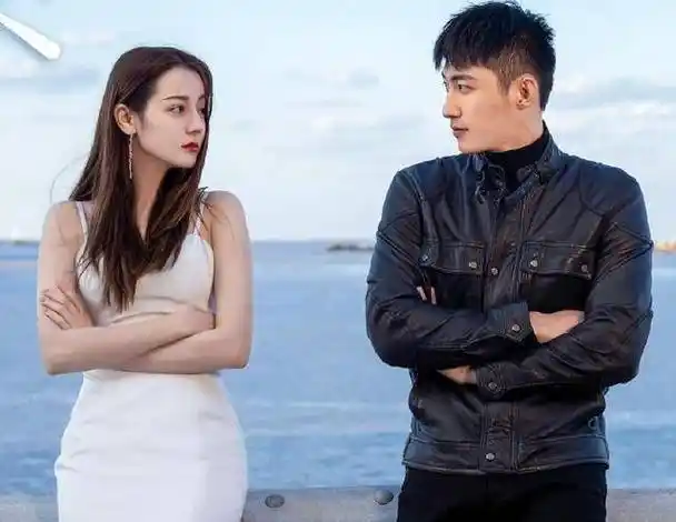 迪丽热巴新剧开机晒美照,嘟嘴卖萌甜如少女,和黄景瑜再传绯闻