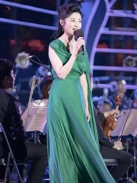 周涛身高168cm毕业于北京广播学院中国著名女主持人