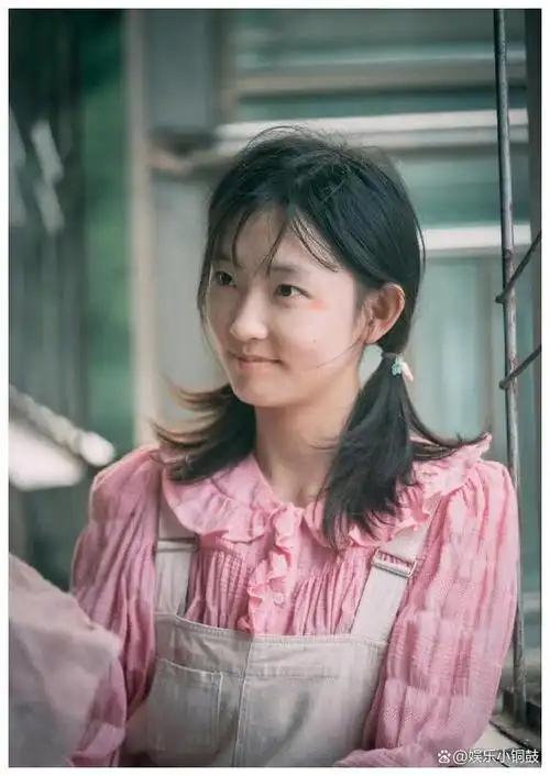 演完黄渤女儿,演马伊琍女儿,28岁的她长得不漂亮,却资源不断