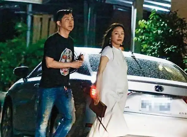 哈林二胎得子看过他现任妻子的资料后才明白什么叫优秀