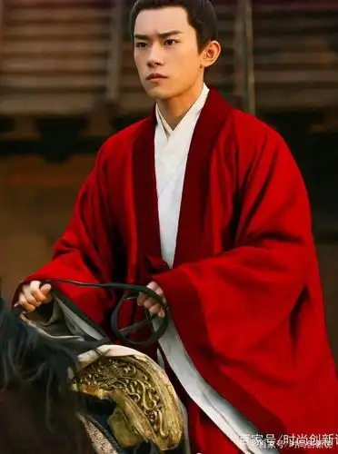 马背上的古装造型易烊千玺:美爆了帅呆了,霸气时尚多彩有趣