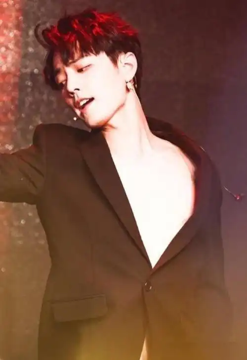 肖战珍藏级性感诱惑照流出,让人欲罢不能,太诱人了|西装|胸肌|白皙