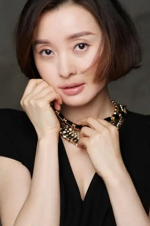 p>吴越,1972年4月10日出生于上海市闵行区,中国内地影视女演员,毕业