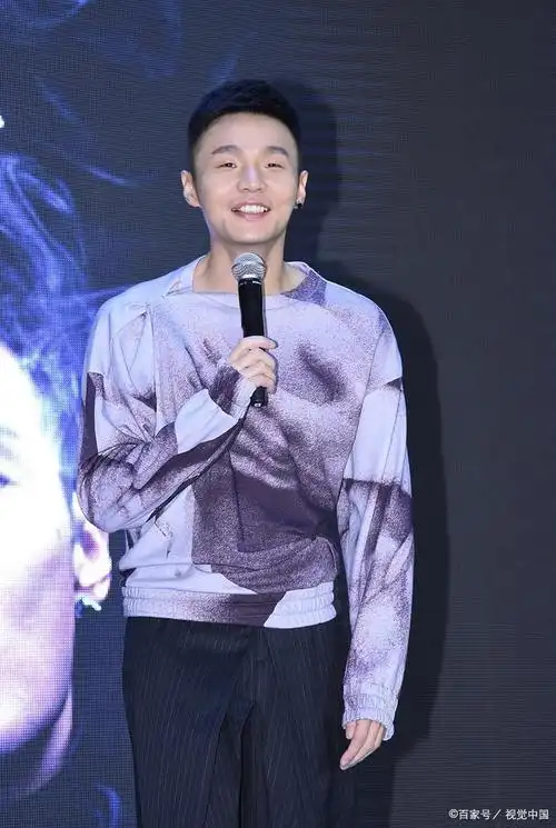 李荣浩零点守候祝福杨丞琳,连续9年甜蜜不变,39岁无生子计划