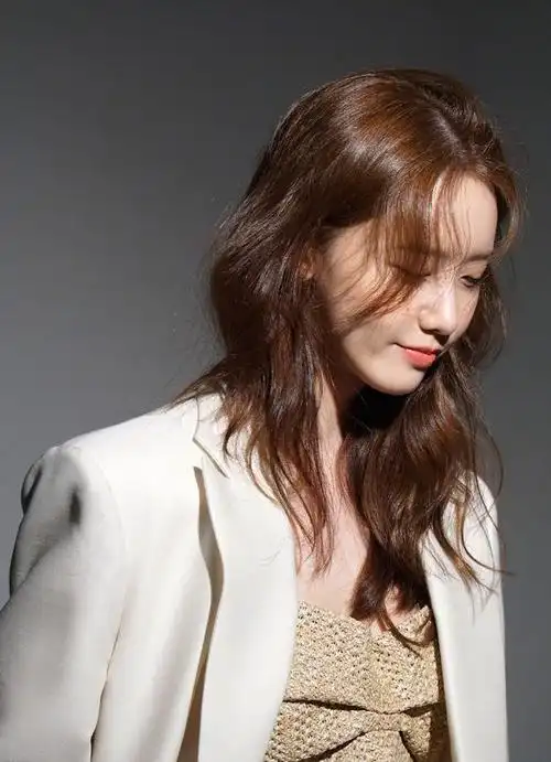 清纯女神林允儿,从头发到指甲每一处都是大写的完美