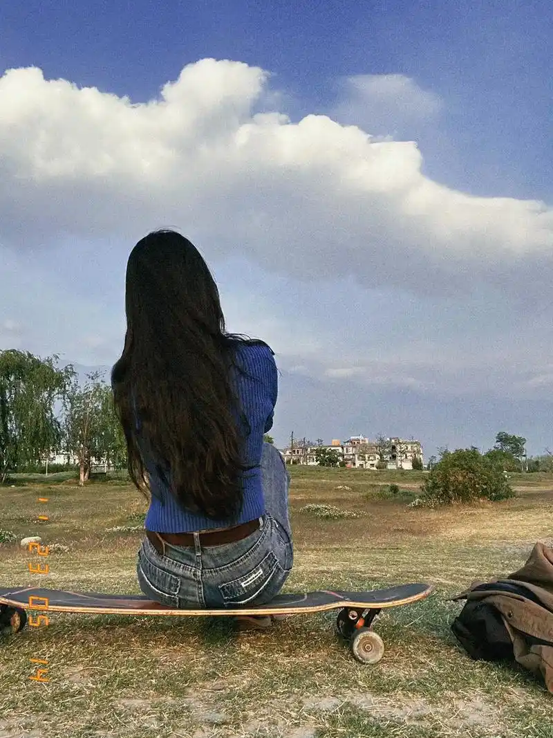 人会后悔的只有一件事,就是活的不够勇敢.#长发 #背影 - 抖音