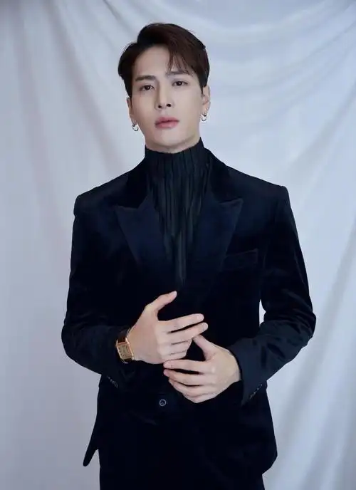 微博十年男孩王嘉尔帅气写真,高清图片-壁纸族