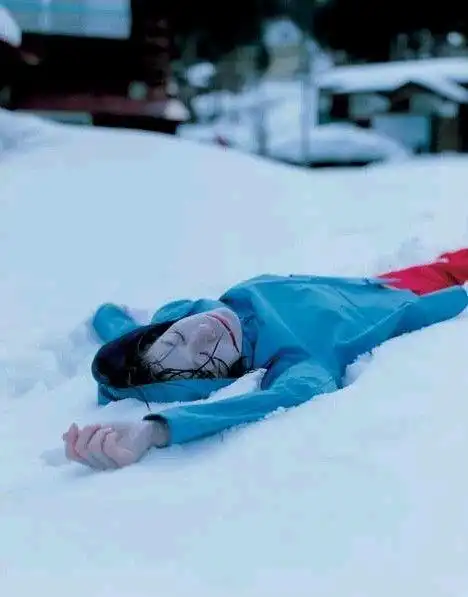 伊岛薰:将女人的美丽罩上死亡