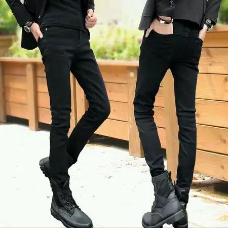 我是男生,我想穿白色修身羽绒服黑色休闲紧身裤再配白色中筒马丁靴