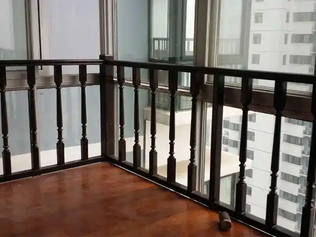 阳台实木护栏