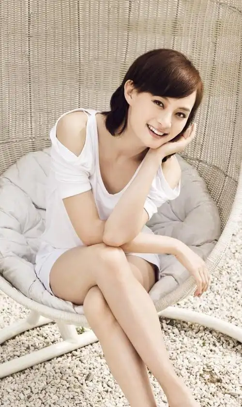 分享孙俪不多见的美腿照喜欢这样的她吗