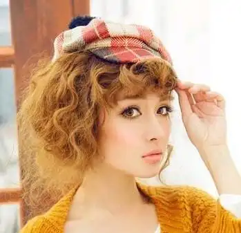 蓬松好看的女生烟花烫发型