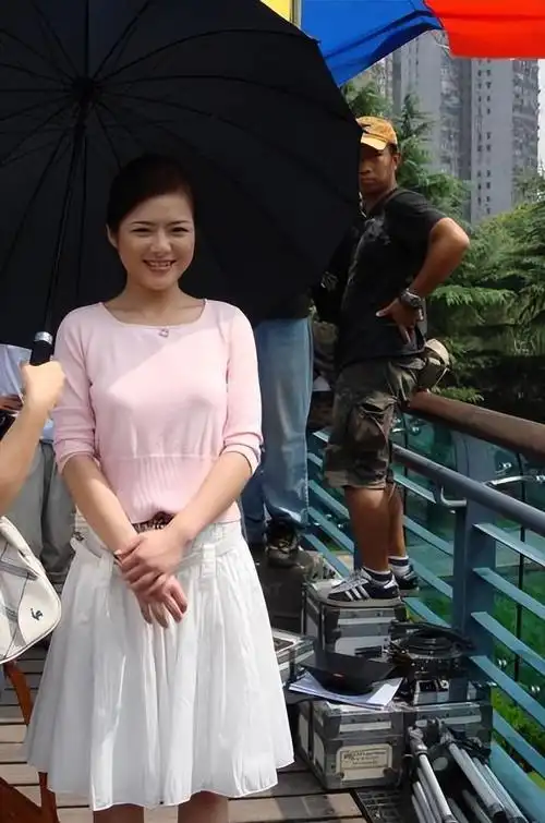 陈辰|东方卫视陈辰:与程雷相爱7年,低调嫁歌唱家余笛,43岁生活幸福