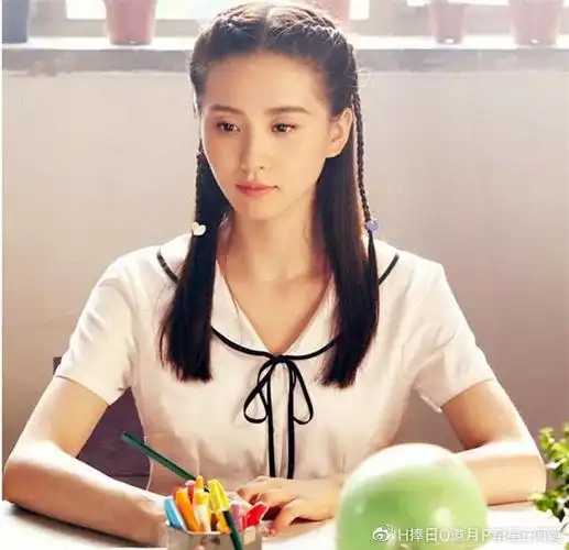 像杨幂跟刘诗诗则是85花当中比较典型的代表人物了,不仅如此,两人还是