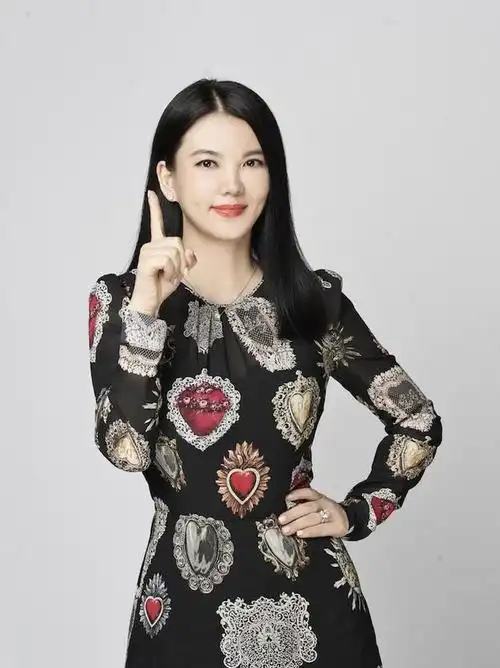 李湘大学同学照片(李湘大学同班同学照片)-天晟网