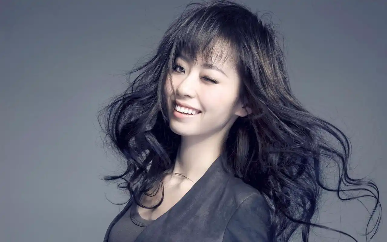 性感女神张靓颖百变造型简约时尚写真桌面壁纸第二辑