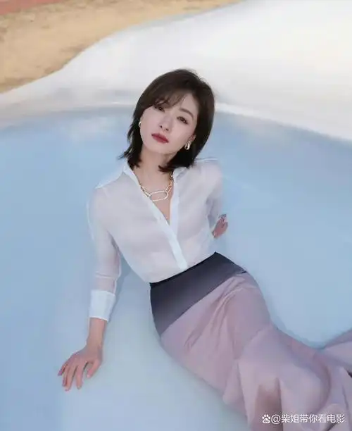 近期时尚红毯上星光熠熠,不少女星亮相,其中包括张雨绮,江疏影,万茜