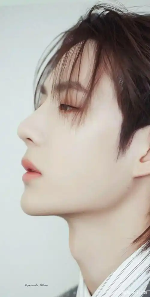 王一博喉结照!粉丝:吞口水了