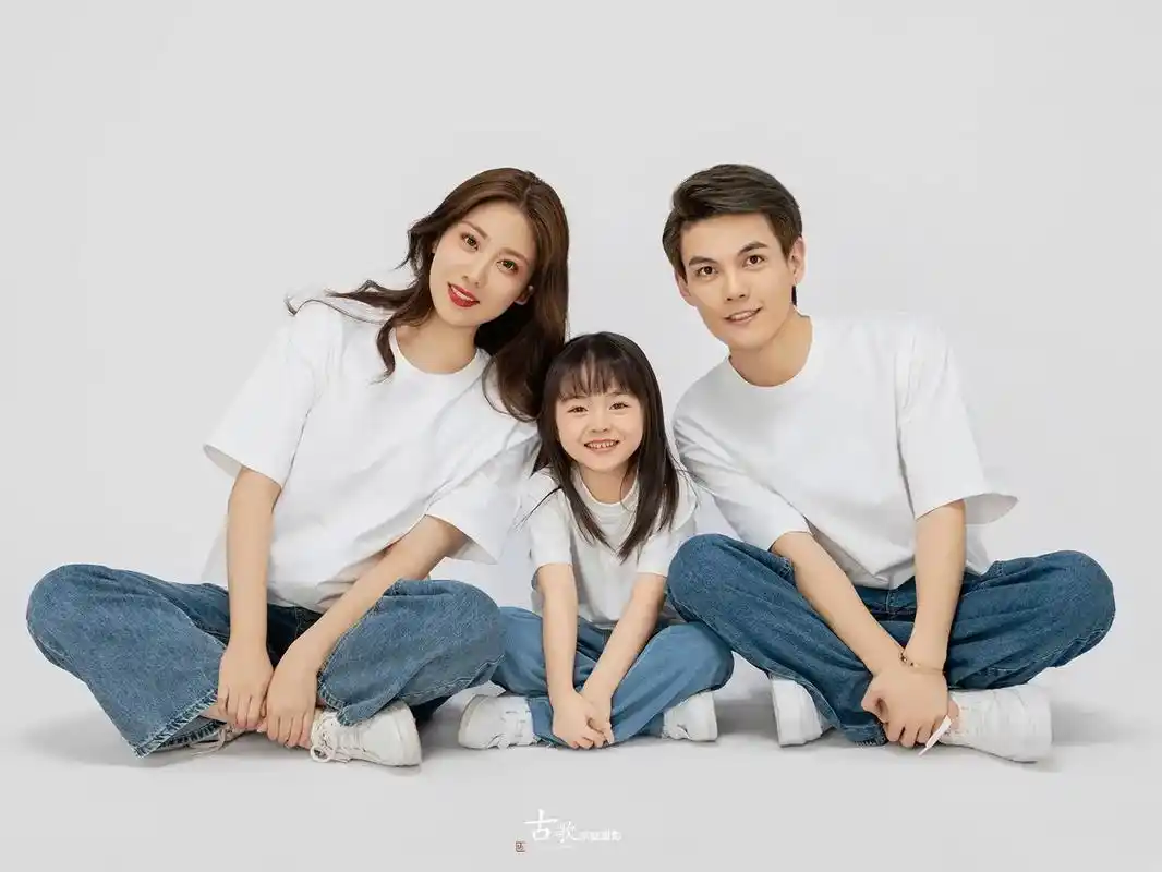 便装全家福.真实全家福客片分享! 一家人来拍全家福 整整齐 - 抖音