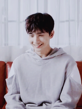 gif 杨洋 哎呀这个小动作好可爱啊