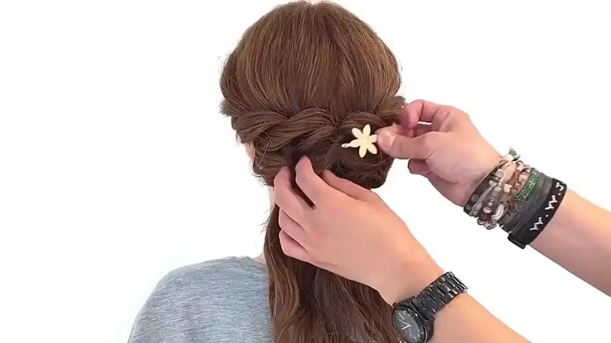 今年流行的编发造型,简单又好看!